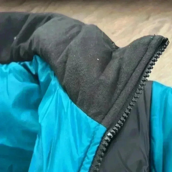 The North Face Men’s Green Puffer Jacket, Medium - Picture 8 of 13